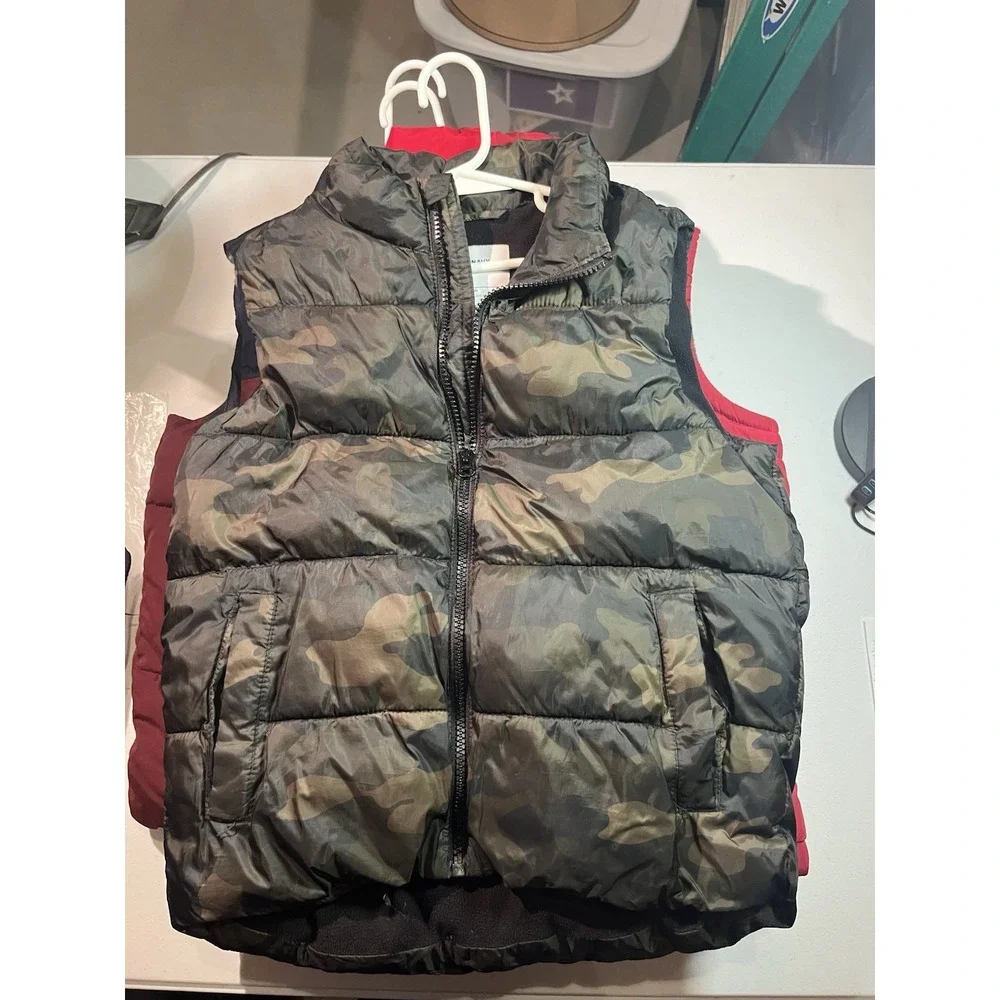 2 Boy's Old Navy Black and  Camouflage Puffer Vest M 8 Youth Medium fleece lined